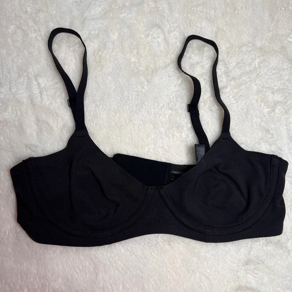 SKIMS Women's 32B Black T-Shirt Bra Underwire Everyday Comfort Adjustable Straps - Picture 3 of 8